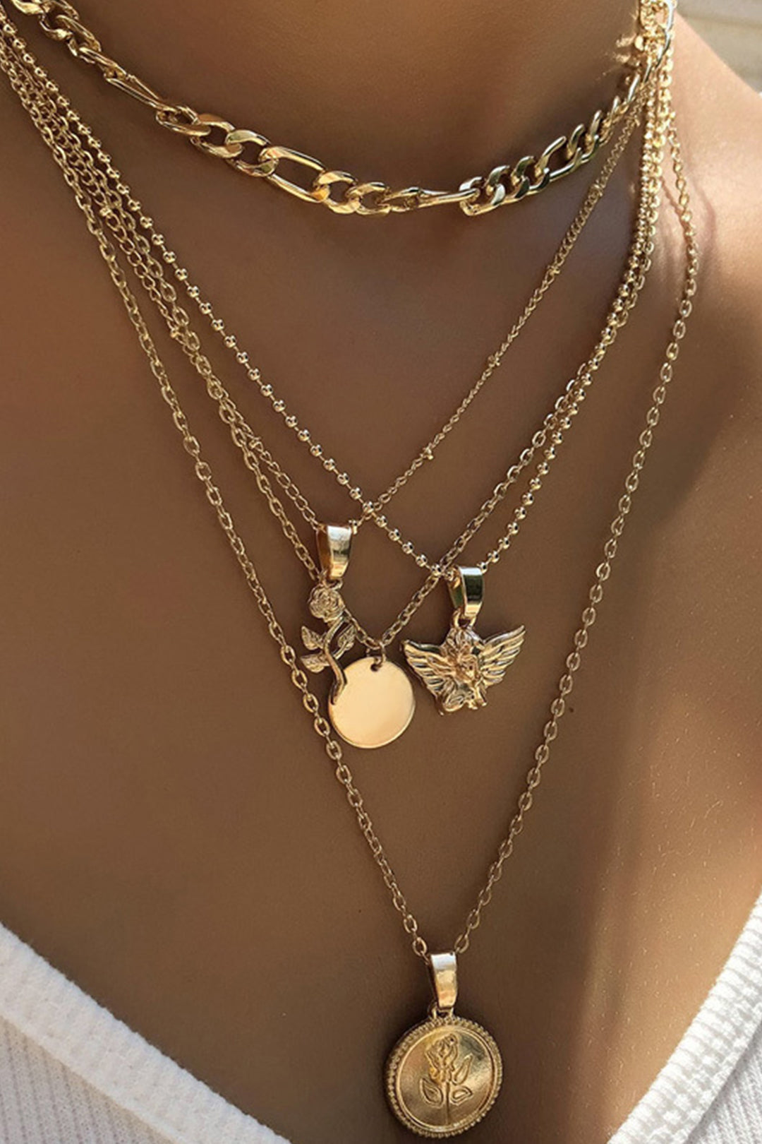 Elegante collar con diseño de Rosa y Ángel para un estilo único