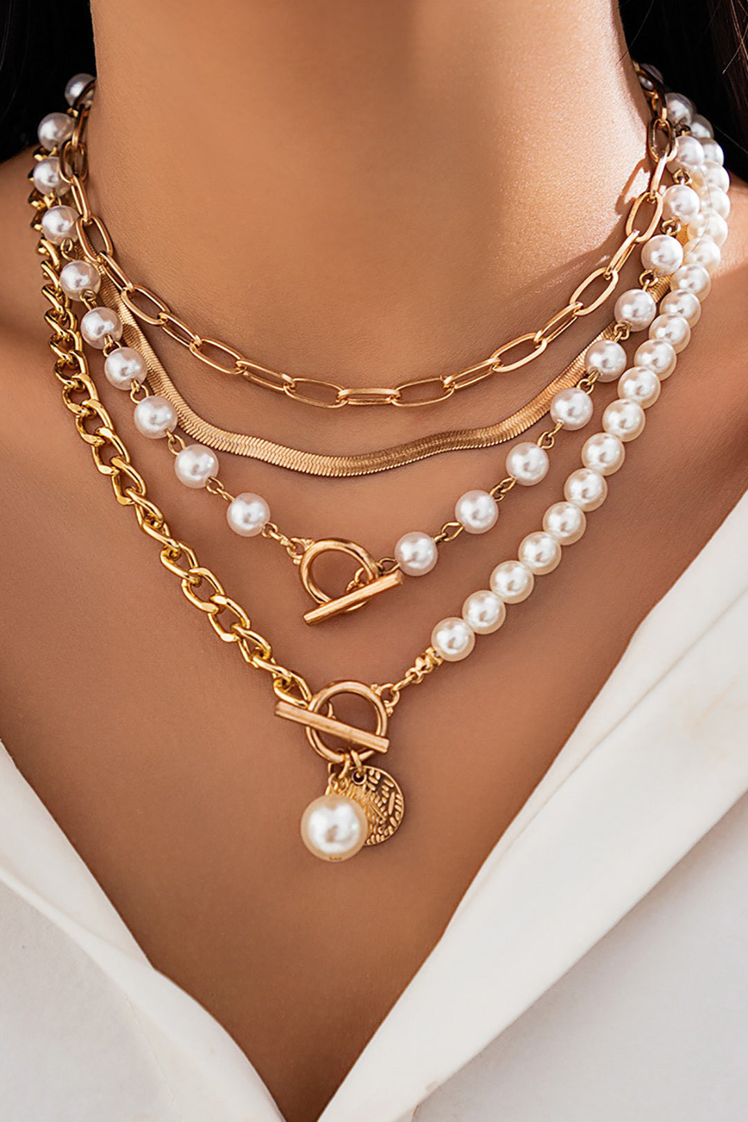 Elegante Collar de Perlas en Capas para un Estilo Sofisticado