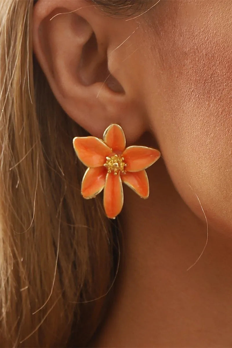 Pendientes Vintage con Elegante Flor de Esmalte