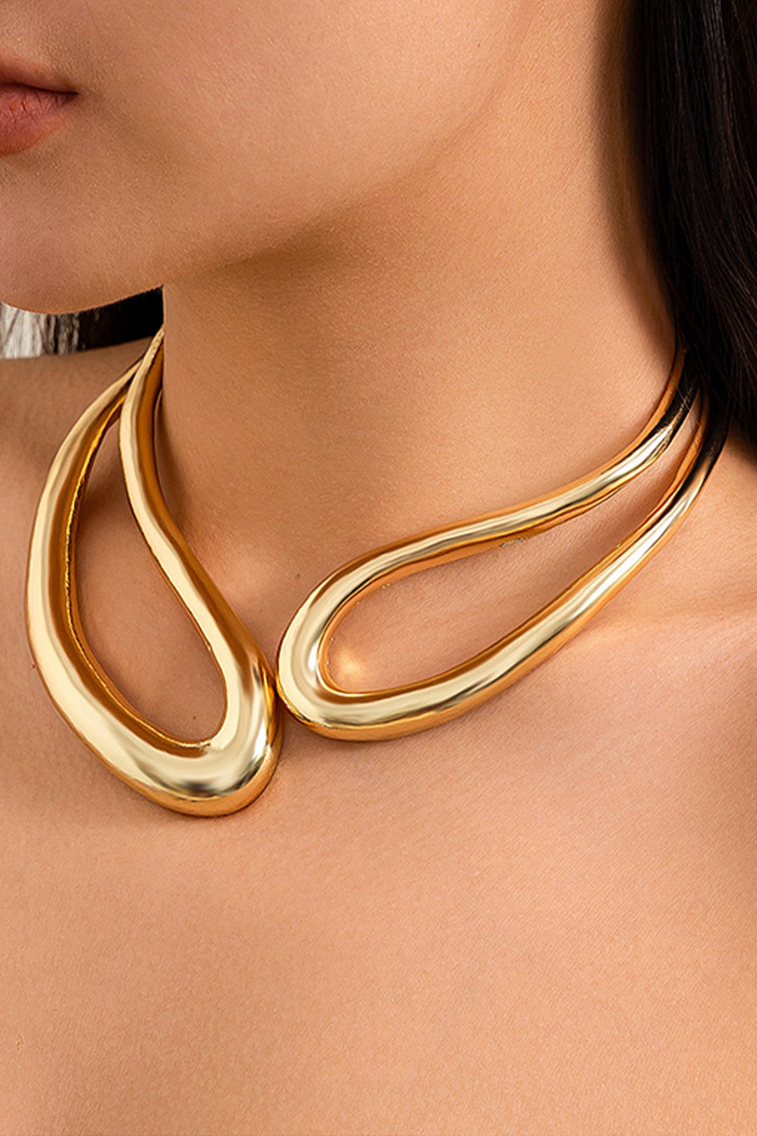 Collar Asimétrico Recortado de Moda para un Estilo Sofisticado
