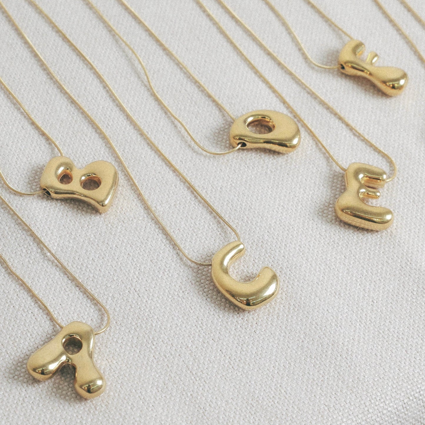 Tu Letra, Tu Brillo – Collar con Baño de Oro 18K