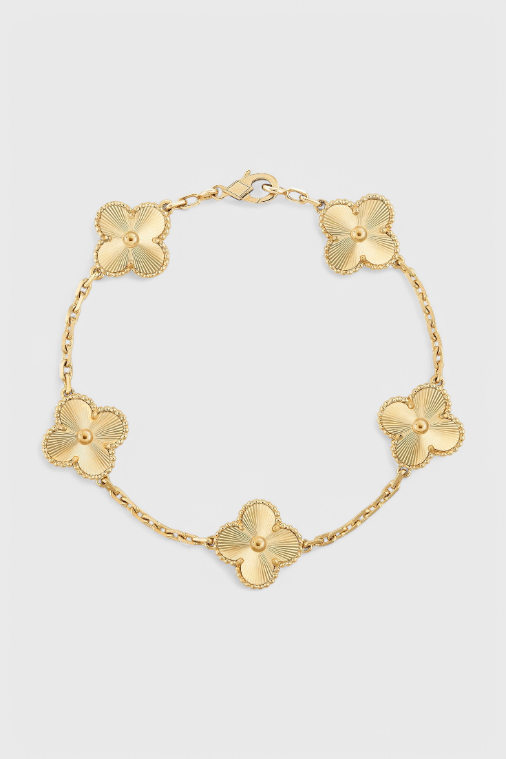 Pulsera de Trébol con Diseño Elegante y Acabado en Baño de Oro