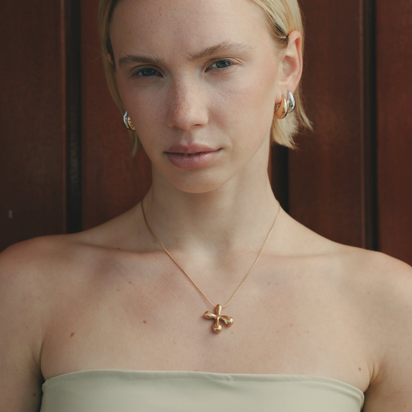 Tu Letra, Tu Brillo – Collar con Baño de Oro 18K