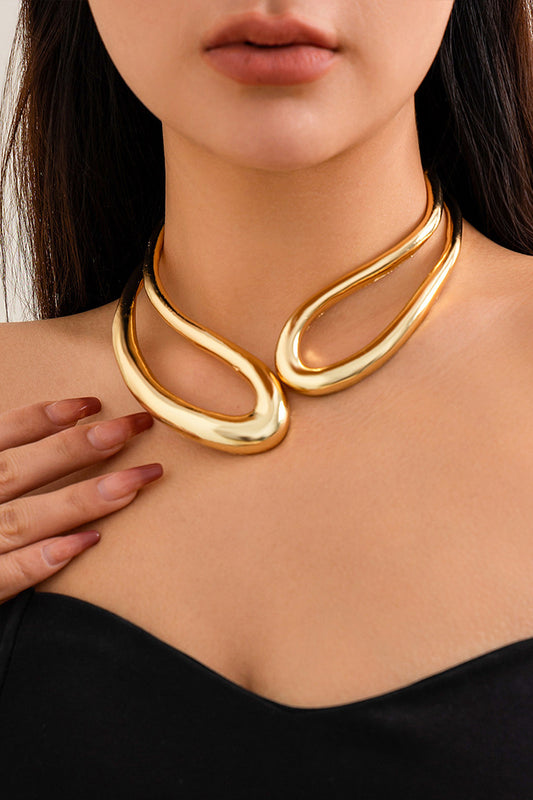 Collar Asimétrico Recortado de Moda para un Estilo Sofisticado