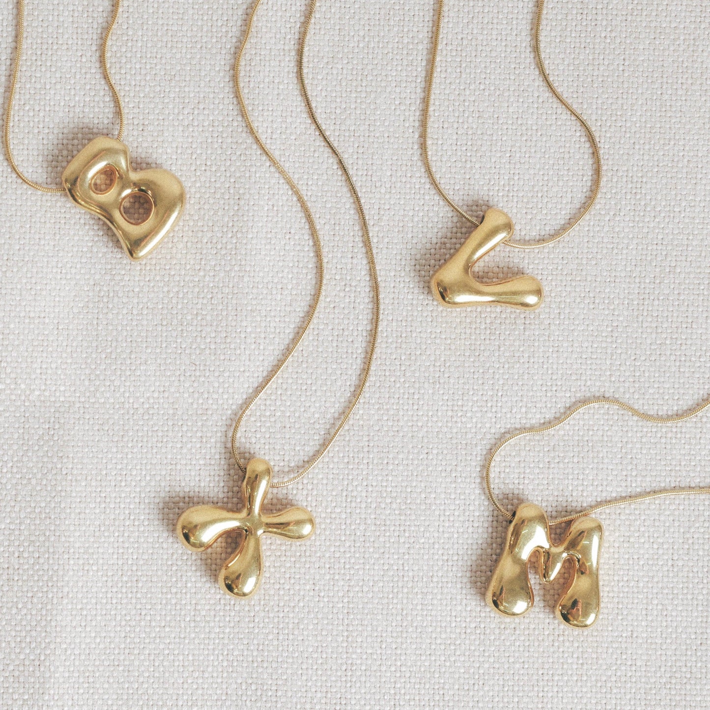 Tu Letra, Tu Brillo – Collar con Baño de Oro 18K