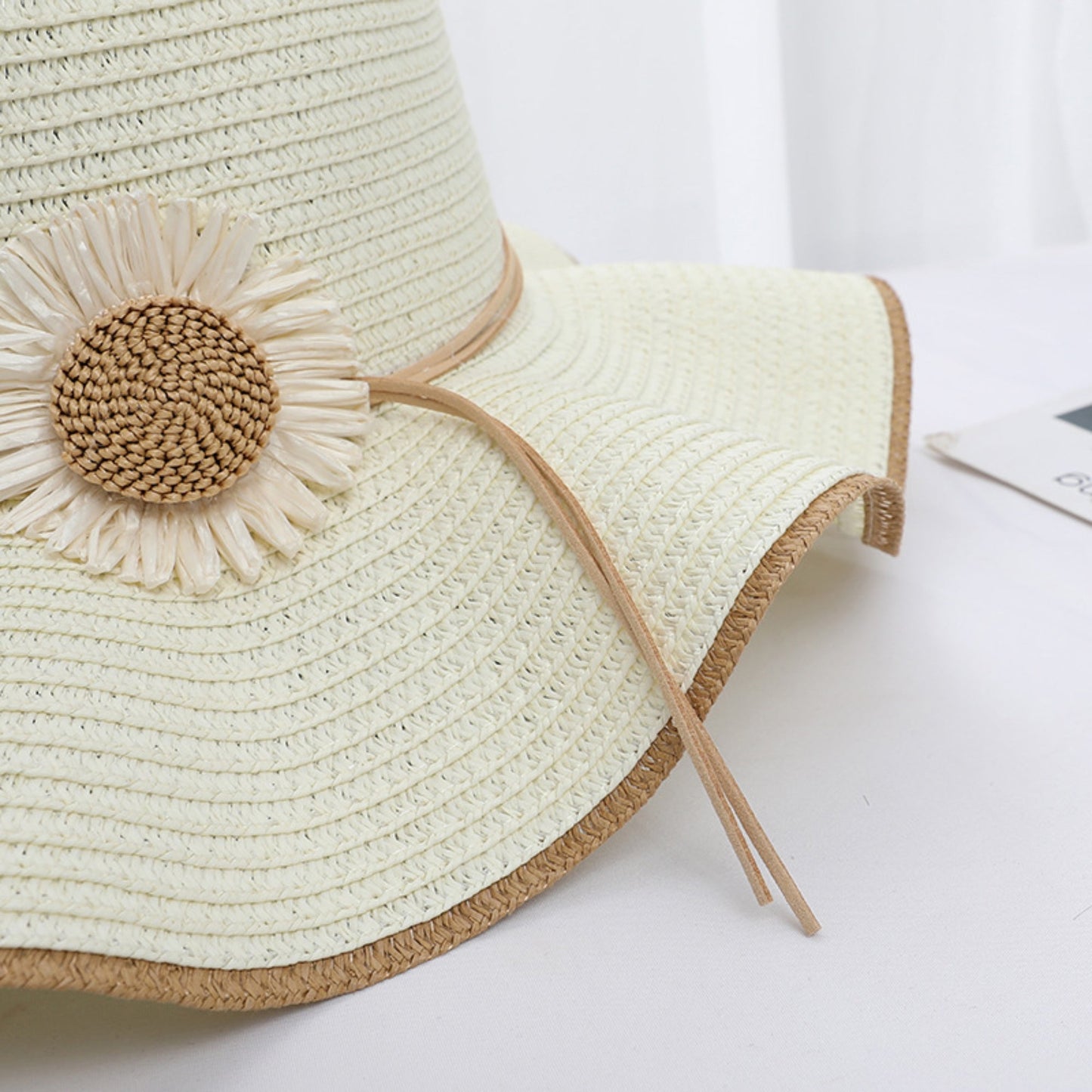 Sombrero de sol de ala ancha para mujer con detalles florales, corte ajustable, elegante sombrero de playa de verano