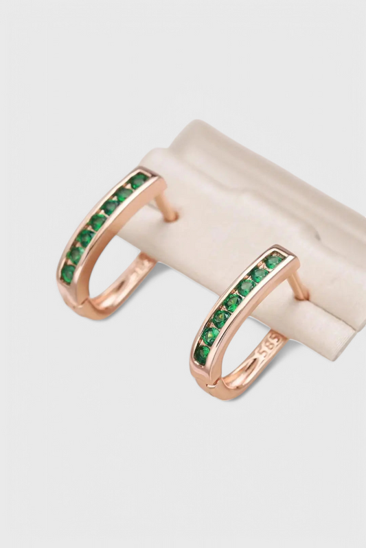 Elegantes pendientes de esmeralda y diamante en oro de lujo