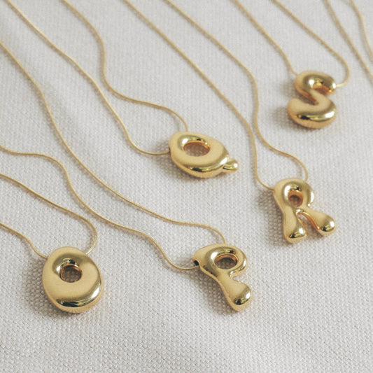Tu Letra, Tu Brillo – Collar con Baño de Oro 18K