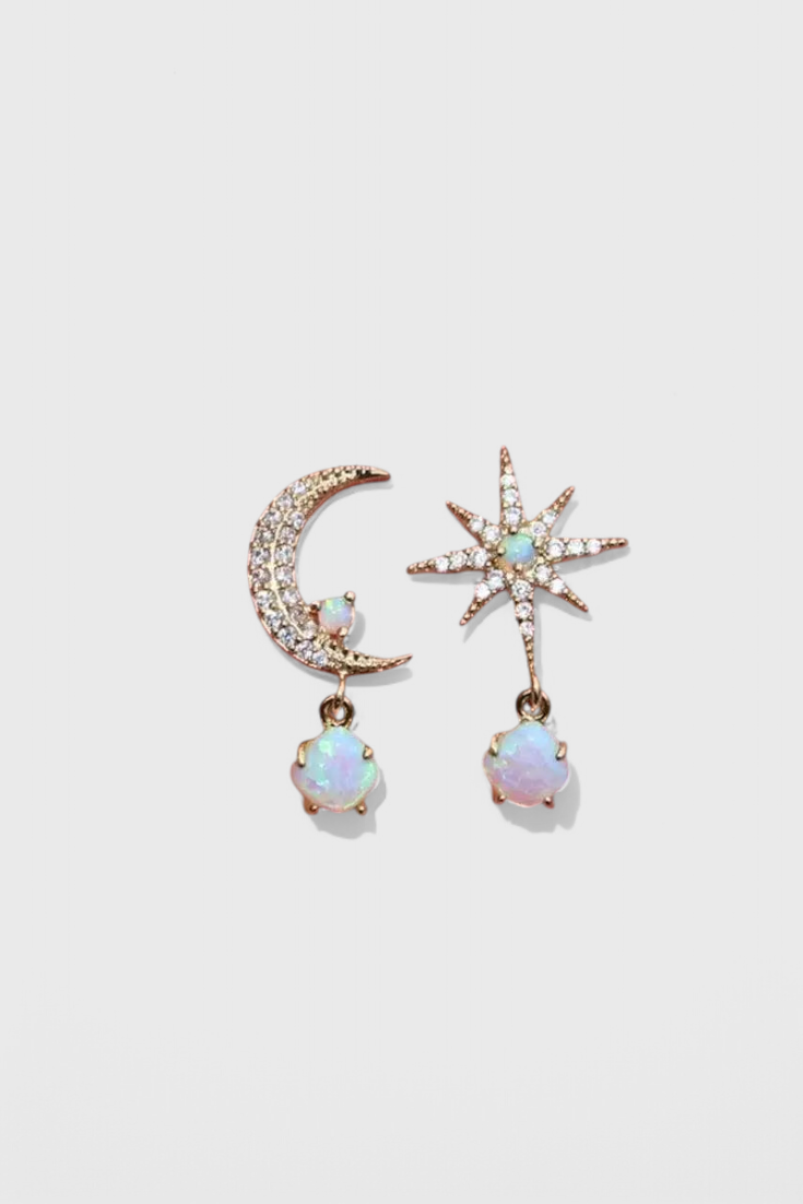 Elegantes Pendientes de Luna y Estrella en Oro para un Toque de Brillo y Encanto