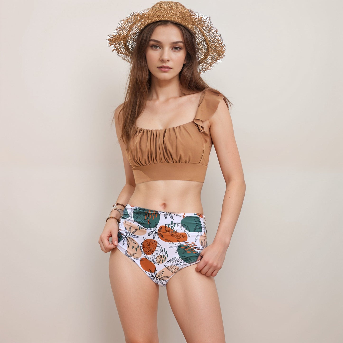 Conjunto de baño para mujer de Mara Swim: sujetador de bikini con volantes y detalle fruncido en el pecho, y braguita de cintura alta con estampado de hojas
