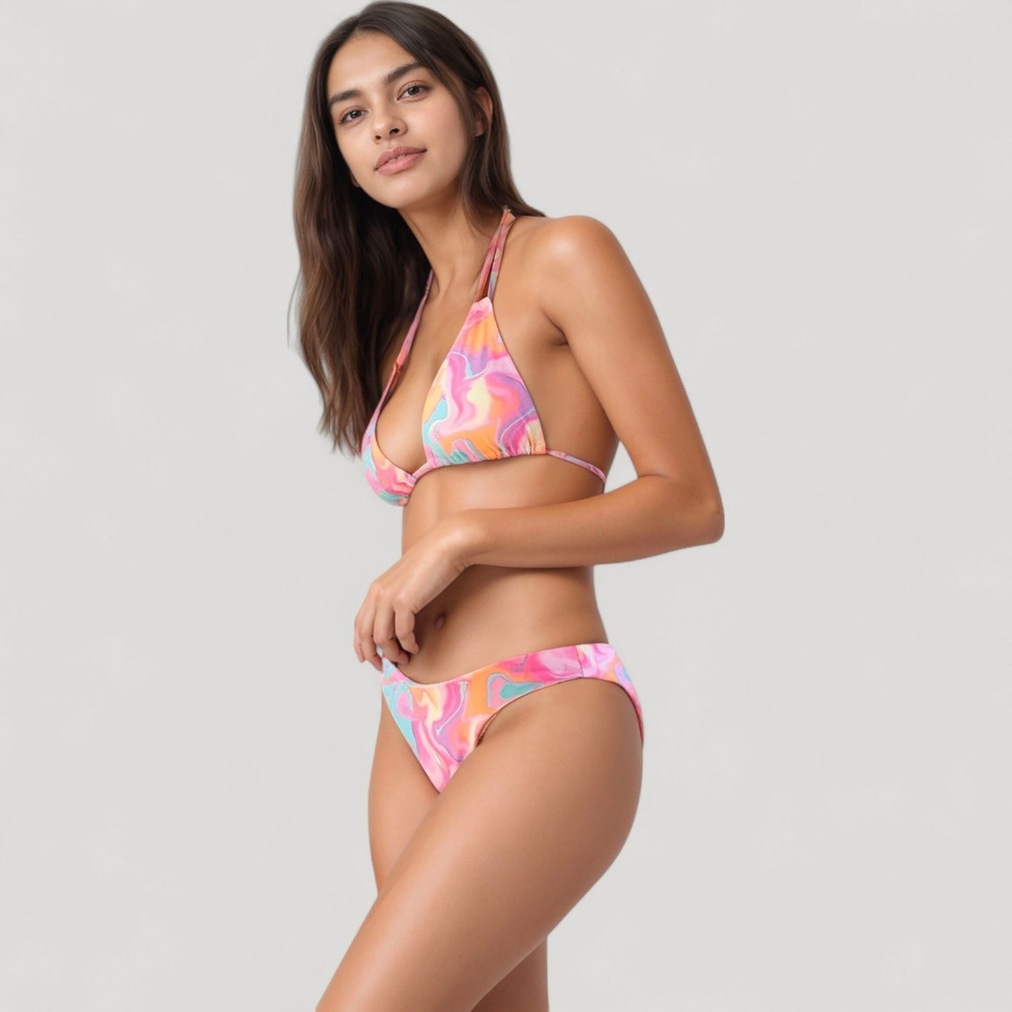 Monica | Conjunto de bikini triangular para mujer de Mara Swim con delicado estampado floral y braguita tanga de corte alto