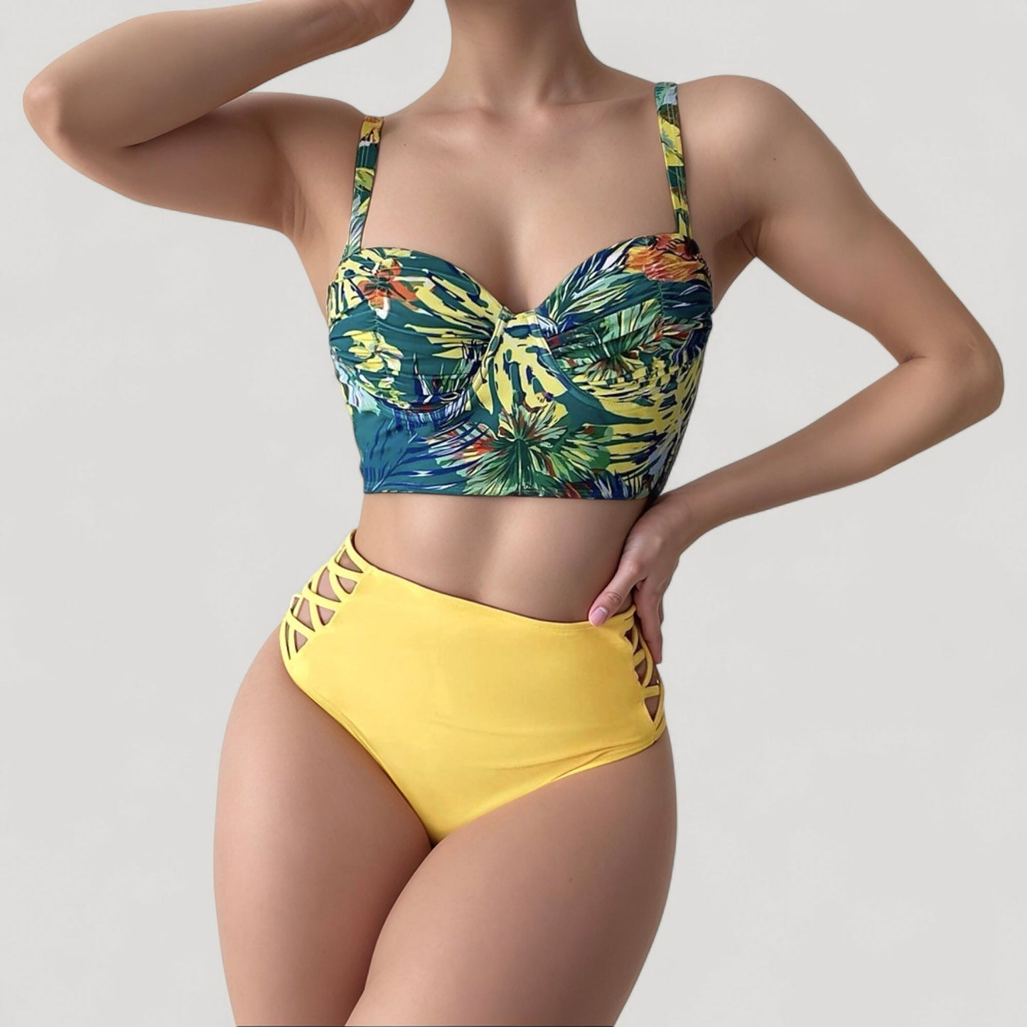 Priscila | Este conjunto ofrece estilo y comodidad, ideal para destacar en la playa o en la piscina