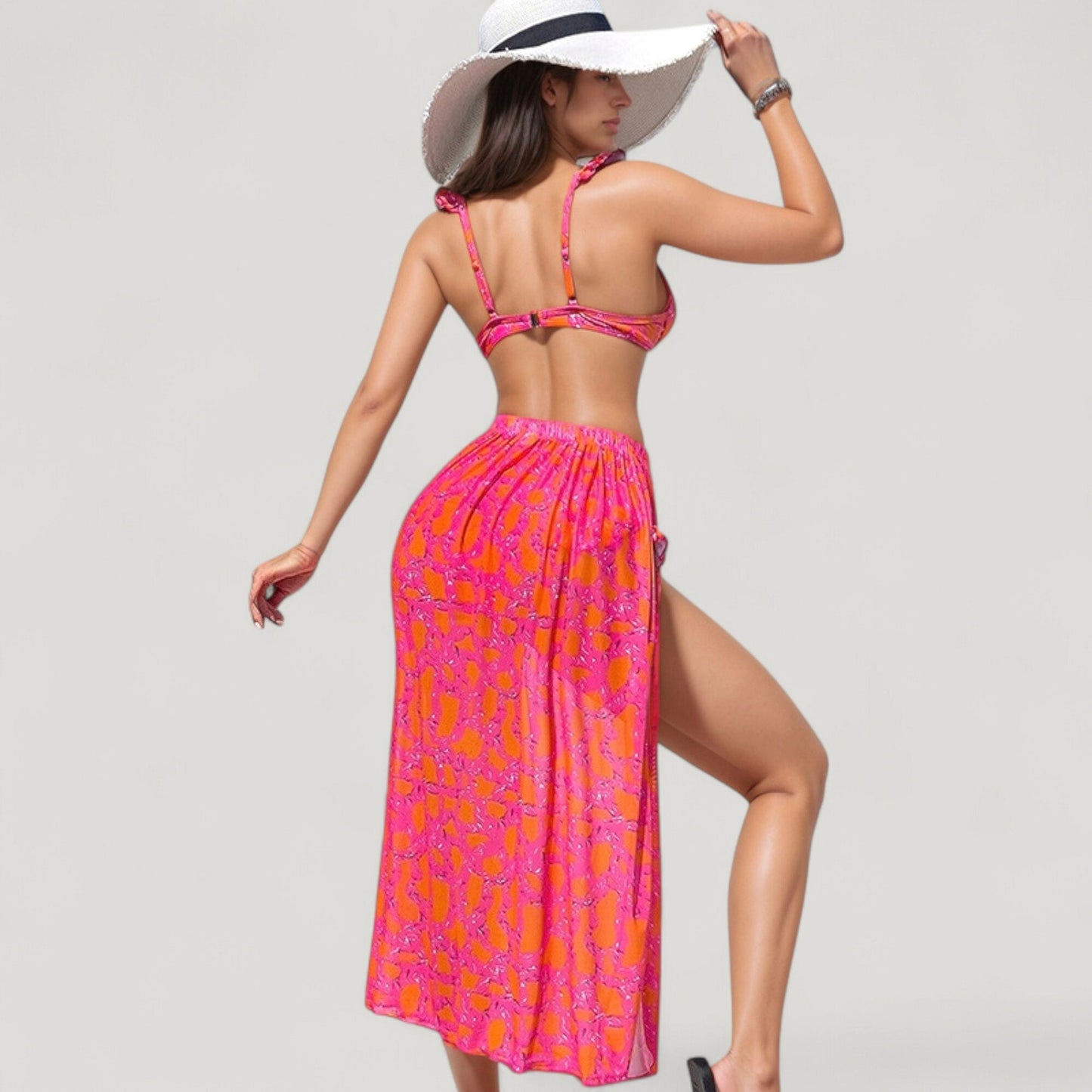Conjunto de bikini de 3 piezas para mujer de Mara Swim, con tirantes con volantes, braguita de cintura alta y llamativo estampado abstracto