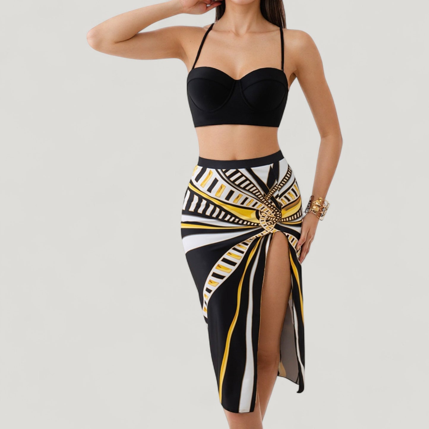 Conjunto de baño de tres piezas para mujer de Mara Swim, con top de bikini estampado con aros, braguita de cintura alta y pareo a juego con abertura lateral