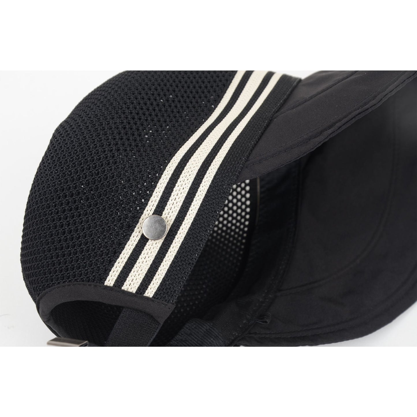 Gorra con visera de malla transpirable