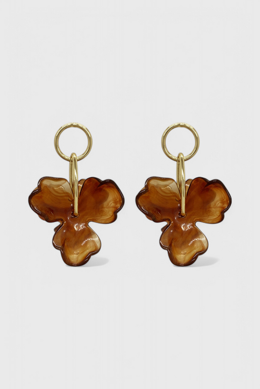 Elegantes pendientes con colgante de flor para un toque de belleza natural