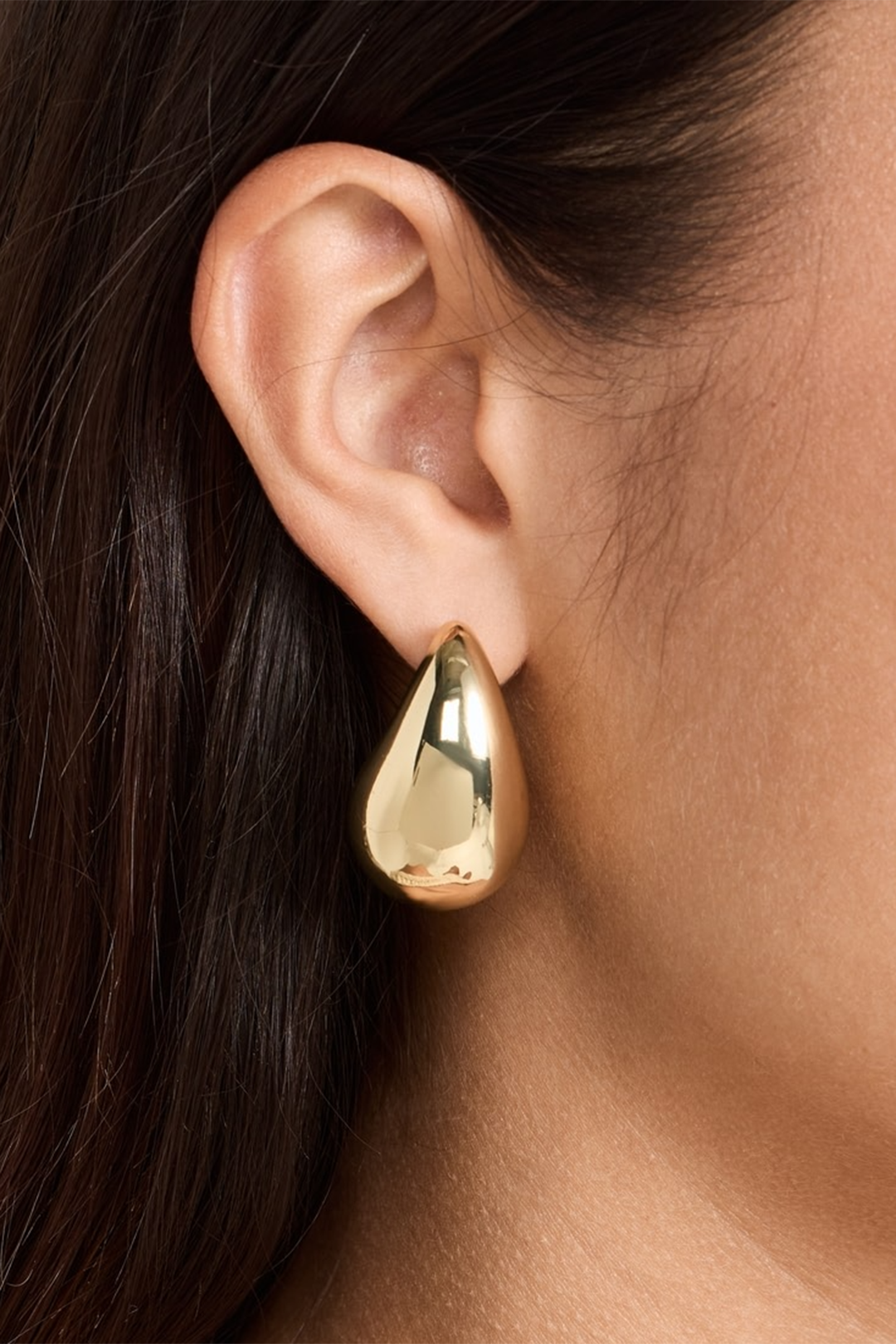 Elegantes pendientes metálicos en forma de lágrima para un toque sofisticado