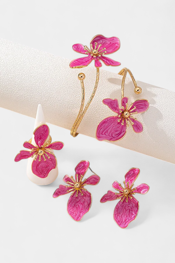 Elegante set de accesorios florales con pulsera, pendientes y anillos para destacar tu estilo